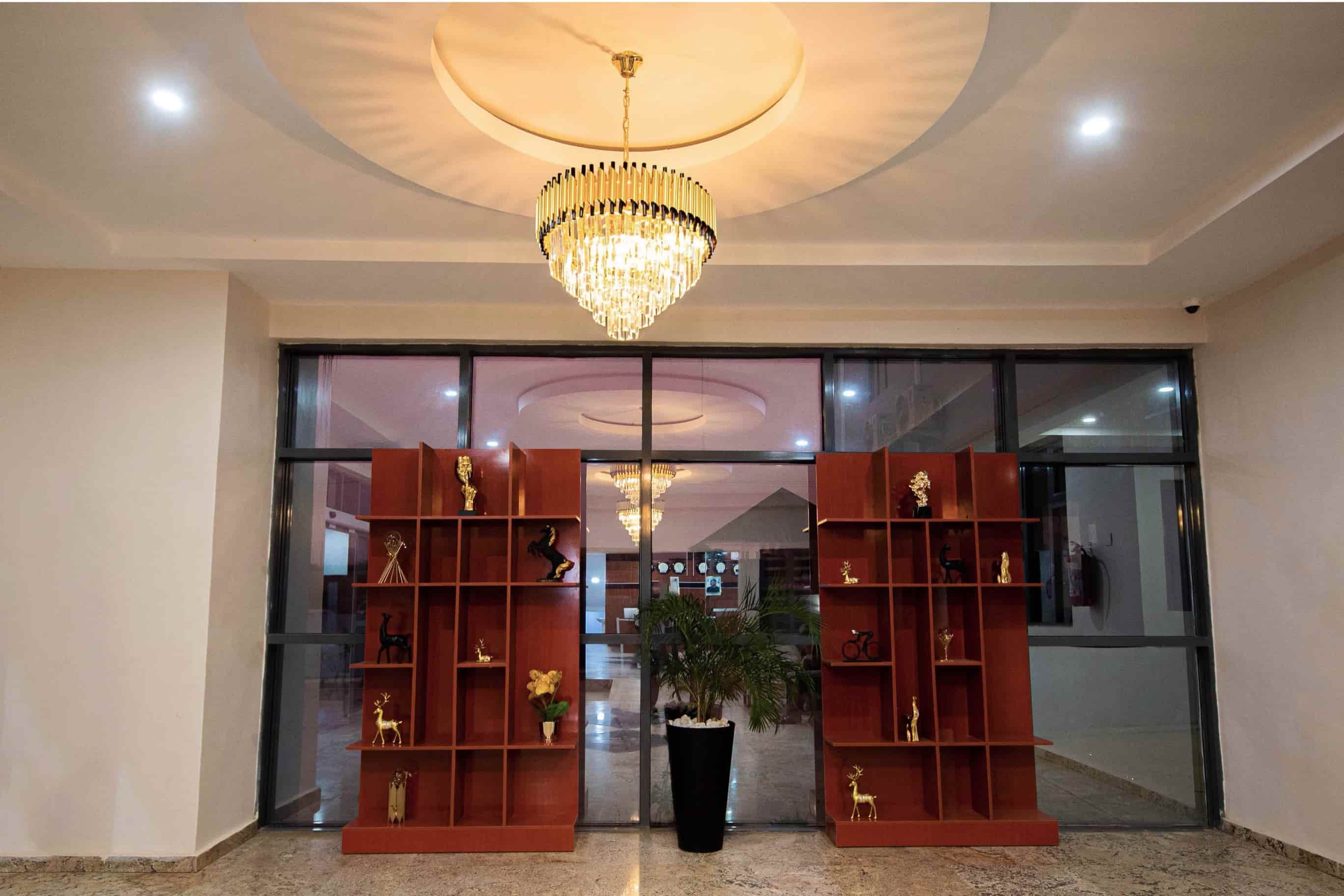 SUPREME CONTINENTAL HOTEL LOBBY